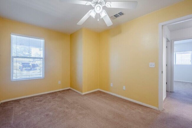 Building Photo - Bright & Spacious 3-Bed Oasis with Pool in...