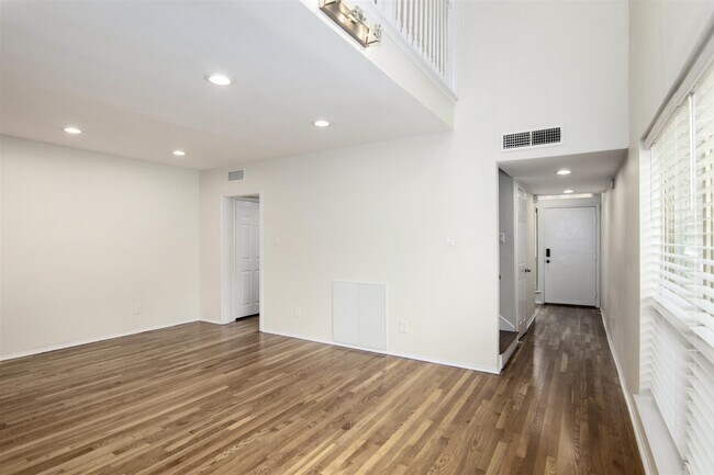 Building Photo - 2066 Augusta Dr