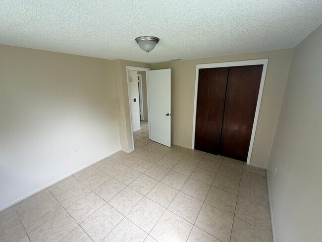 Building Photo - 2/1 in New Port Richey