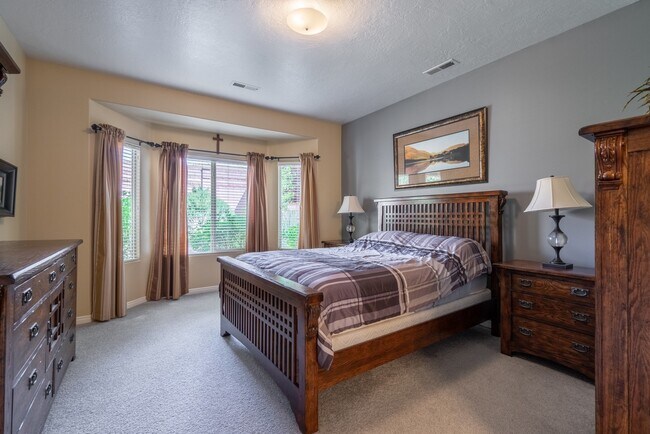 Building Photo - Fully Furnished 3 Bedroom Home In Coral Canyon With Community Amenities