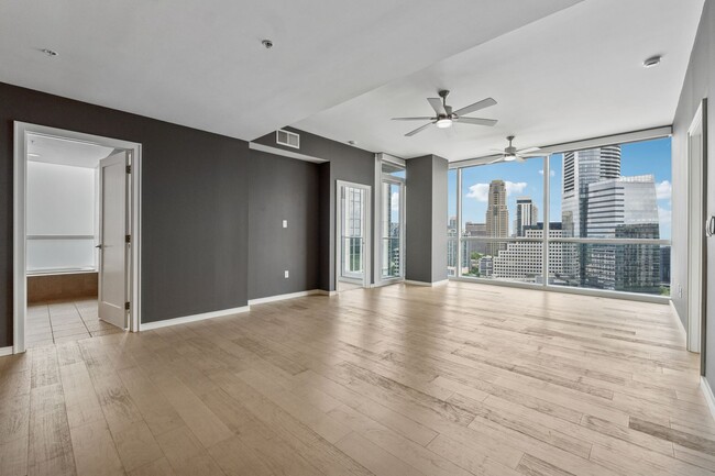 Building Photo - Luxury Living in Buckhead!