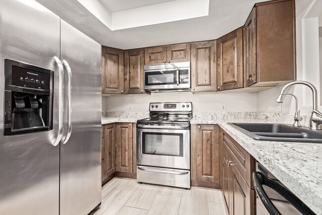Building Photo - Beautifully upgraded 2 Bedroom/2 Bath Home...