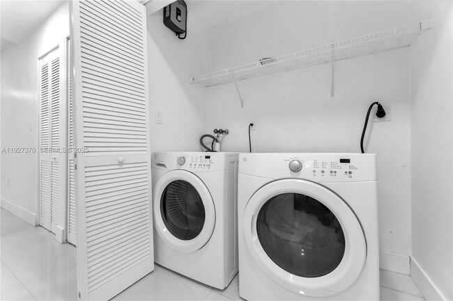 Building Photo - 1541 NW 1st Ct