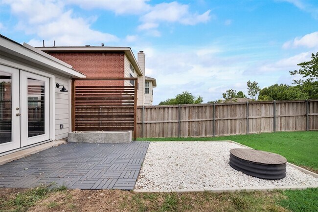 Building Photo - 9216 Newport Ln