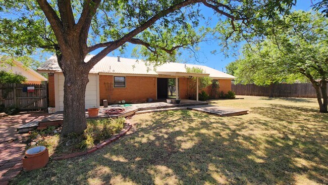 Building Photo - 6702 Temple Ave
