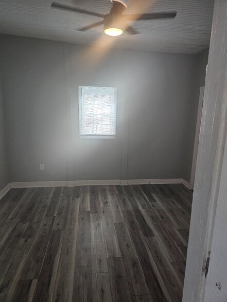 Building Photo - 1716 3rd Ave