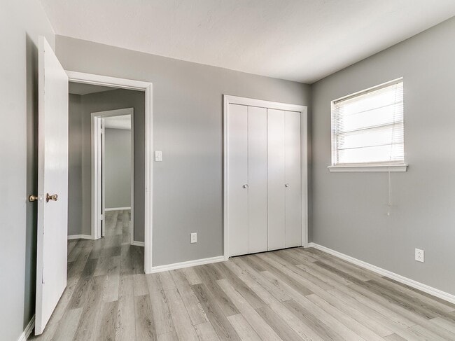 Building Photo - 4405 N Chapman Ave