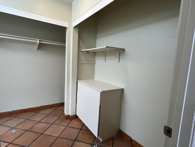 Building Photo - 7948 Mission Center Ct