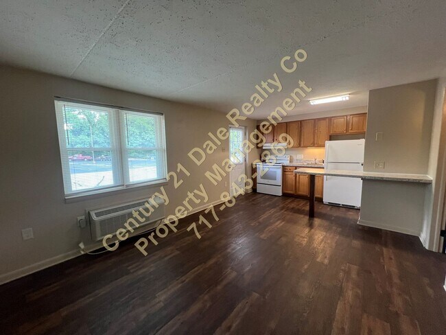 Building Photo - Beautiful 1 BR Apartment on East Market Street