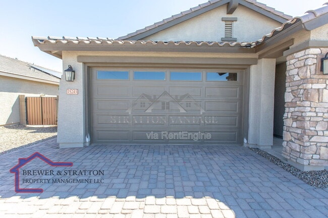 Building Photo - 15243 W Latham St