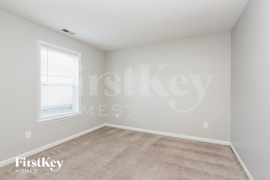 Building Photo - 5602 Wild Horse Dr