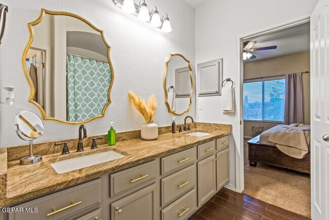 Building Photo - 7365 Dewberry Dr