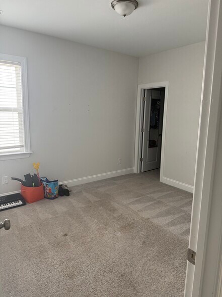 Building Photo - 6200 Truxton Ln