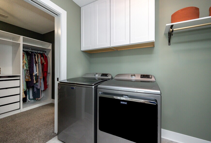 Building Photo - 9440 Rushbrook Dr