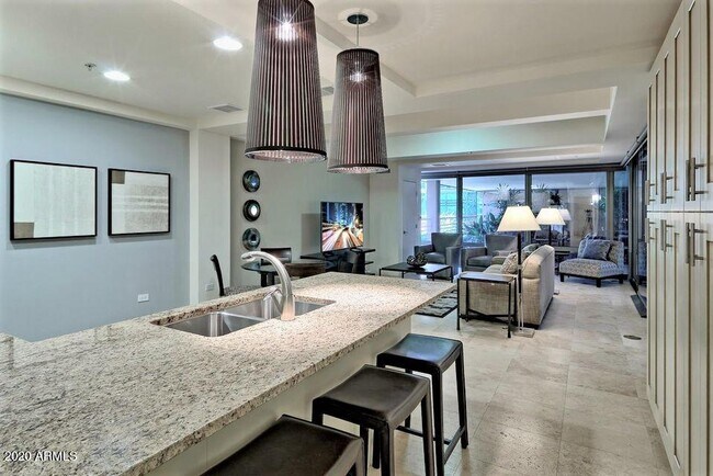 Building Photo - 7117 E Rancho Vista Dr