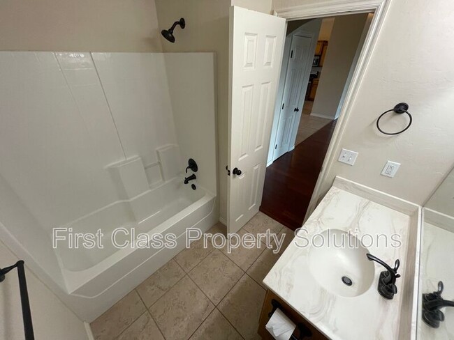 Building Photo - 2265 Blue Jay Dr