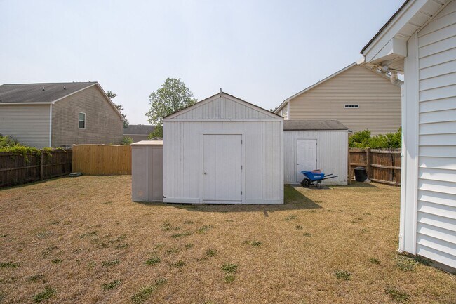 Building Photo - Spacious 3BR in Myers Creek – Fenced Yard, Workshop w/ Electricity & Bright Open Living!