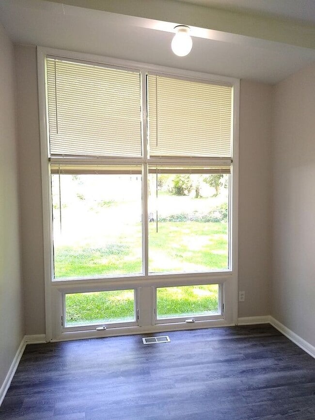 Building Photo - 3 bedroom 1.5 bath in East Point, GA