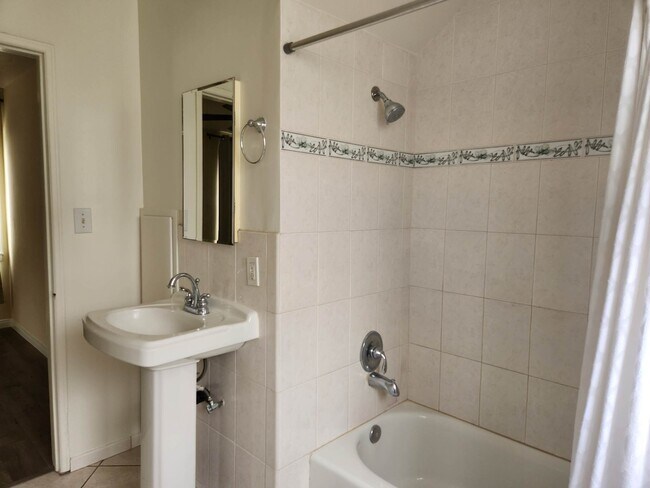 Building Photo - 330 Avenida Cabrillo