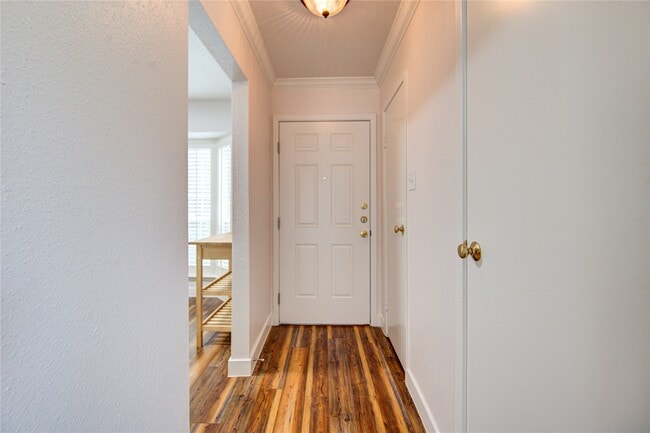 Building Photo - 2002 Gentryside Dr