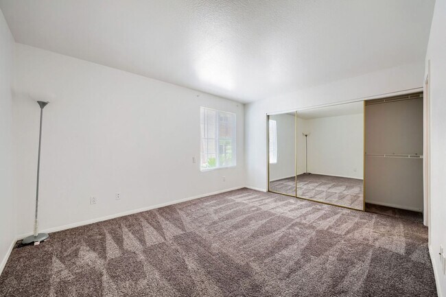 Building Photo - 9325 W Desert Inn Rd