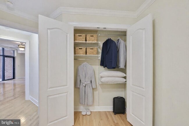 Building Photo - 502 W Broad St