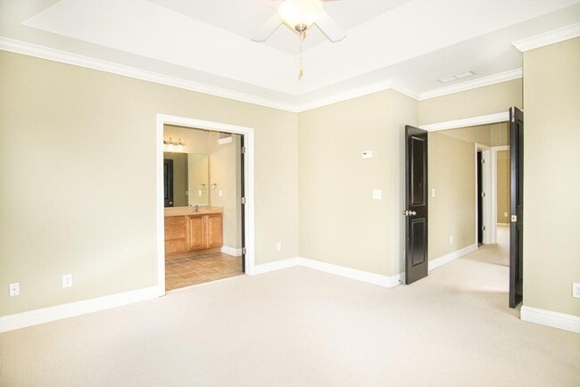 Building Photo - 5720 Pine Oak Dr NW