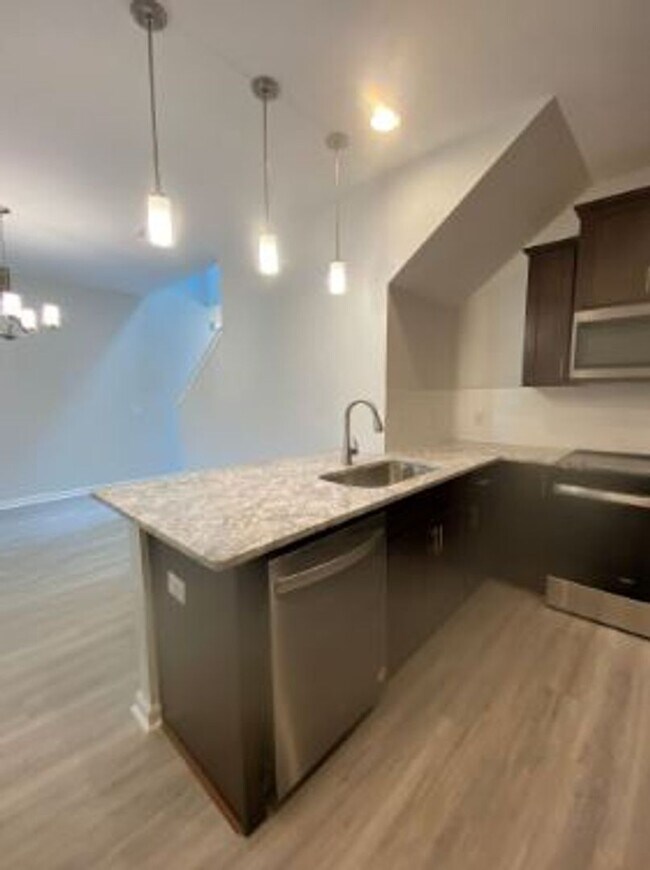 Building Photo - 139 Danbury Ct