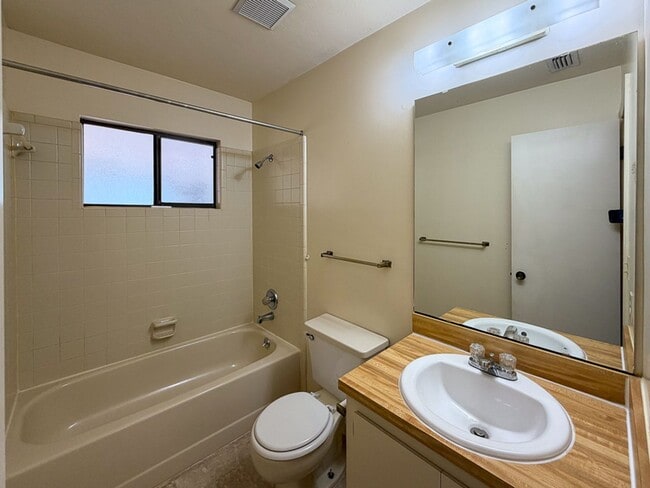 Building Photo - 2/2 Home in Turkey Creek Forest - Availabl...