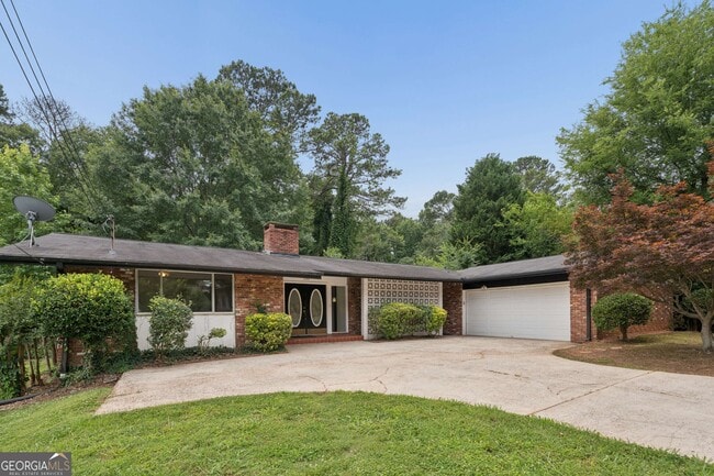 Building Photo - 3543 Cloudland Dr