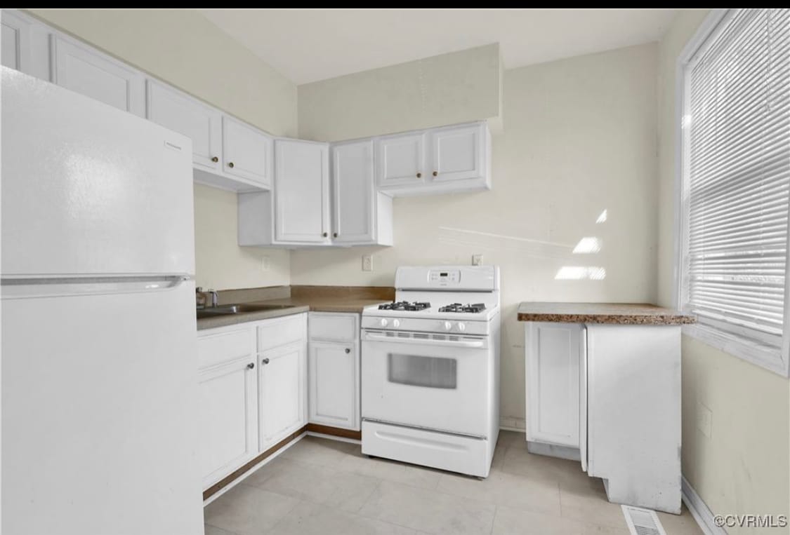 Building Photo - 2111 Maplewood Ave
