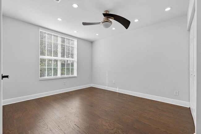 Building Photo - 6249 NW 78th Manor