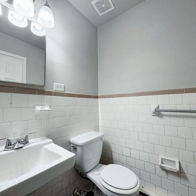 Building Photo - 2572 Alcott Rd