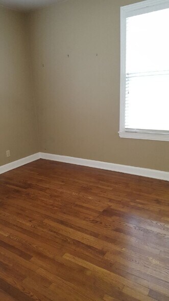 Building Photo - 5552 Kendall Dr