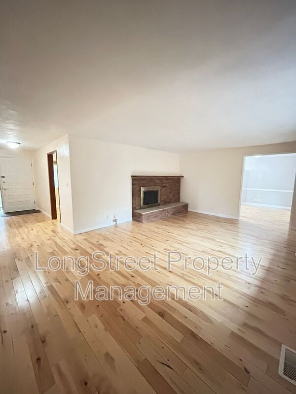 Building Photo - 3325 NW Circle Blvd