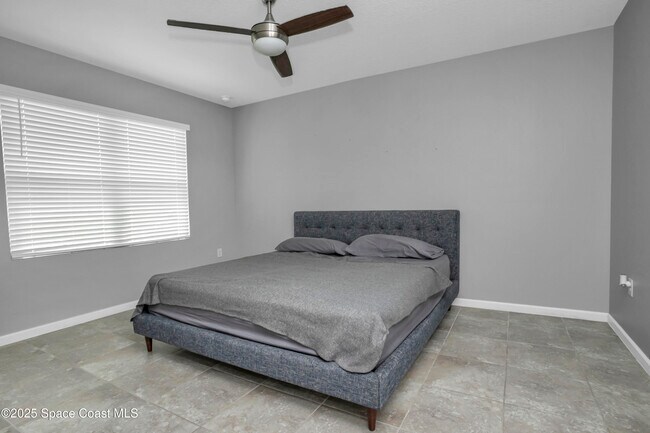 Building Photo - 975 Newton Cir