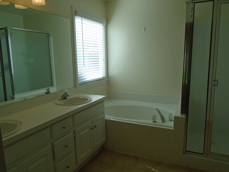 Building Photo - 3980 Brockett Walk