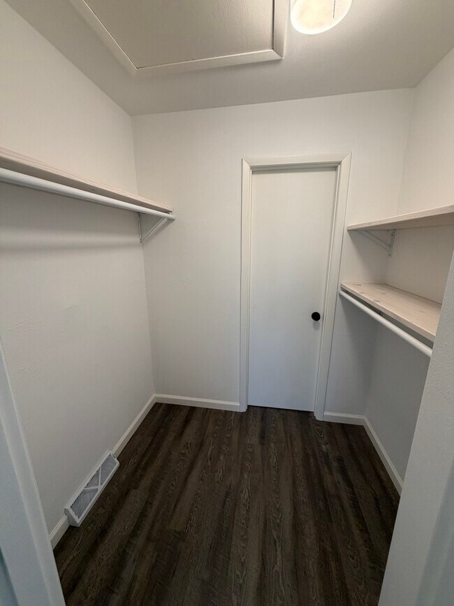 Building Photo - 109 Hickory Dr