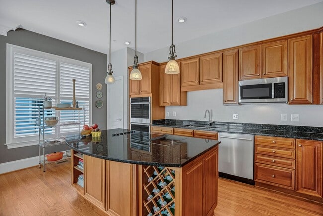 Building Photo - Stunning 4BR All-Brick End-Unit Townhome with Rooftop Terrace in Potomac Greens