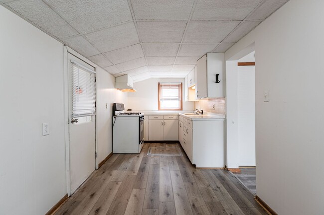 Building Photo - Cozy Home on the North Side