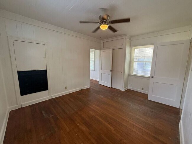 Building Photo - Pensacola - 3 bedroom, 1 bathroom - Old Style Shotgun Home with Original Charm
