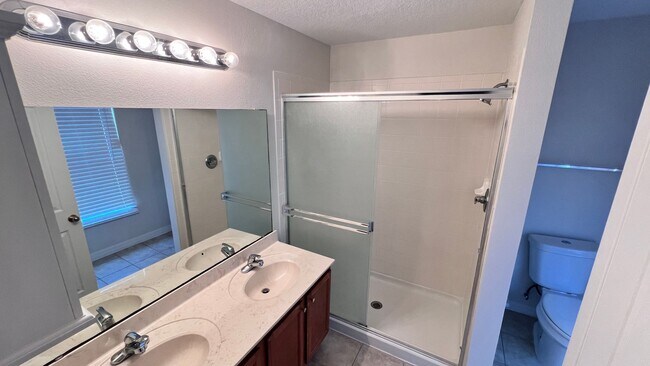 Building Photo - Upgraded Avalon Park 3 Bed/2.5 Bath Townhome!