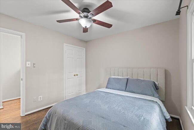 Building Photo - 9472 Lapstrake Ln