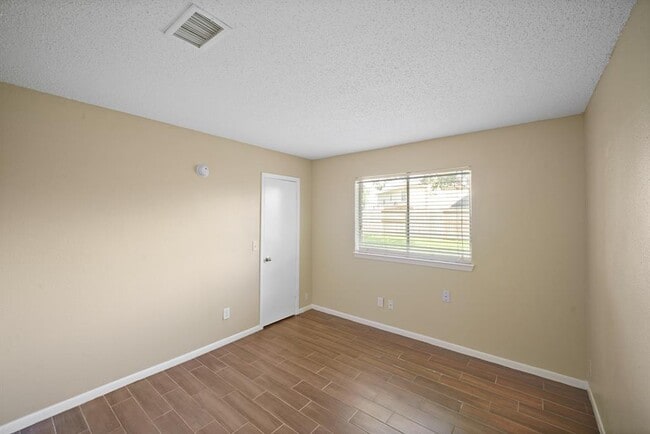Building Photo - 18206 Brooknoll Dr