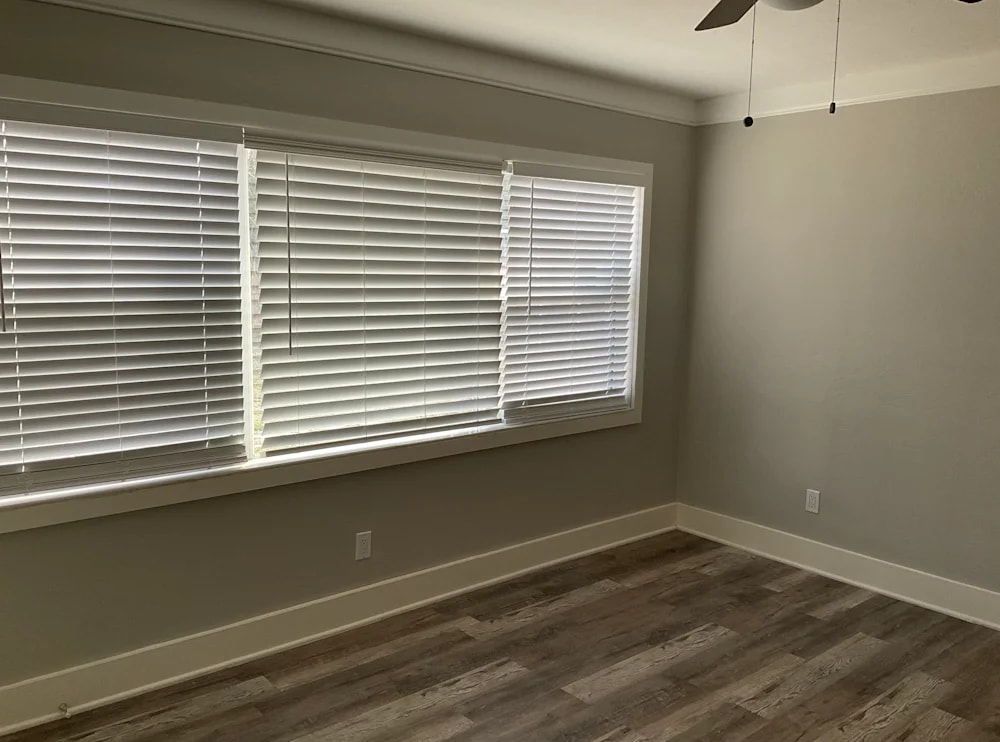 Building Photo - 431 Iris Rd