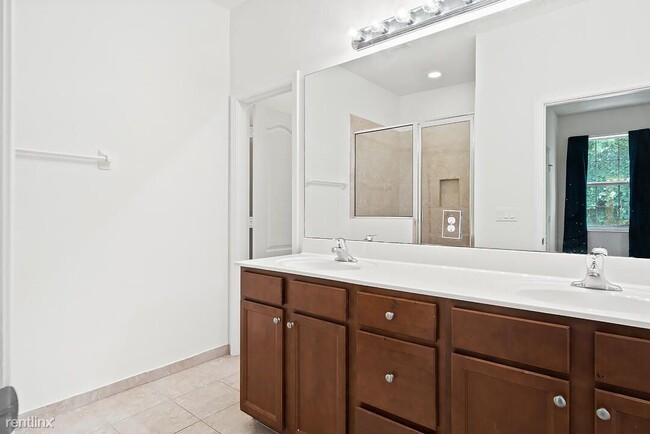 Building Photo - 3 br, 2.5 bath Townhome - Charleston Commons