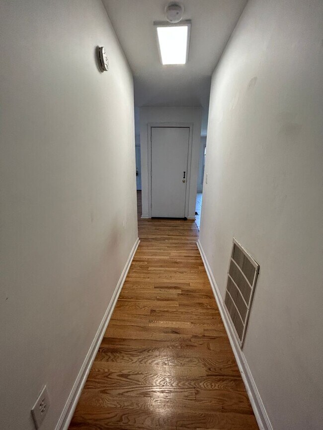 Building Photo - 519 Asbury Ave