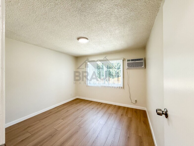 Building Photo - 6336 Tujunga Ave