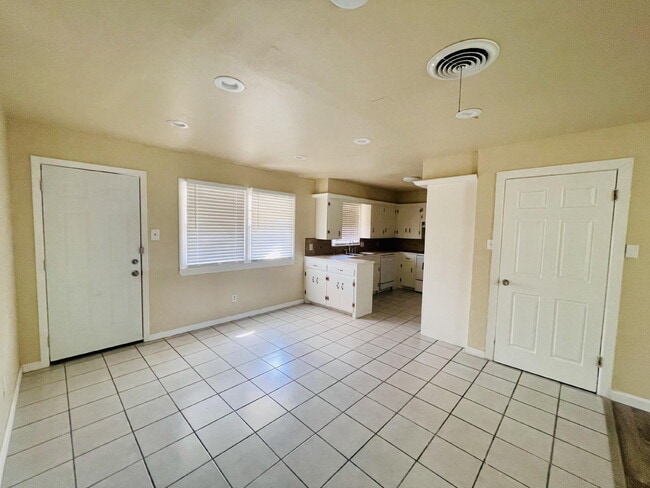 Building Photo - 1503 46th Pl