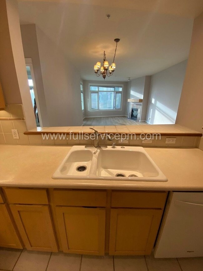 Building Photo - RARE OPENING at Waterfront Landing – Spacious Waterfront 1BR w/ Private Deck, Views & Direct Pike...
